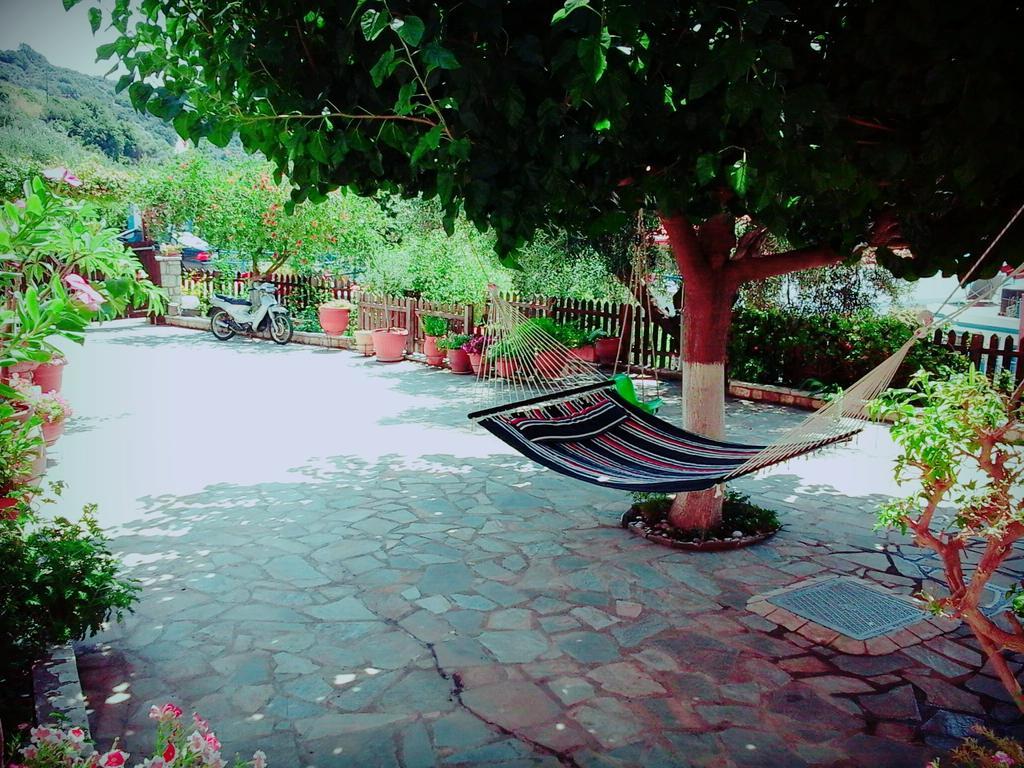 Villa Giovanni Паралия Враху Екстериор снимка