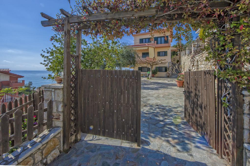 Villa Giovanni Паралия Враху Екстериор снимка