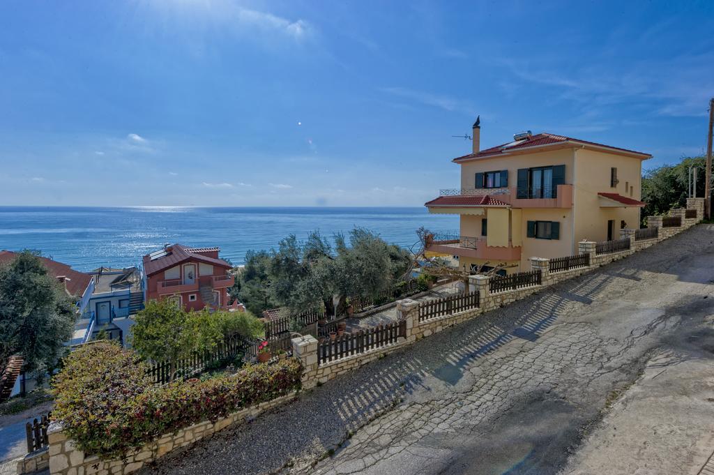 Villa Giovanni Паралия Враху Екстериор снимка