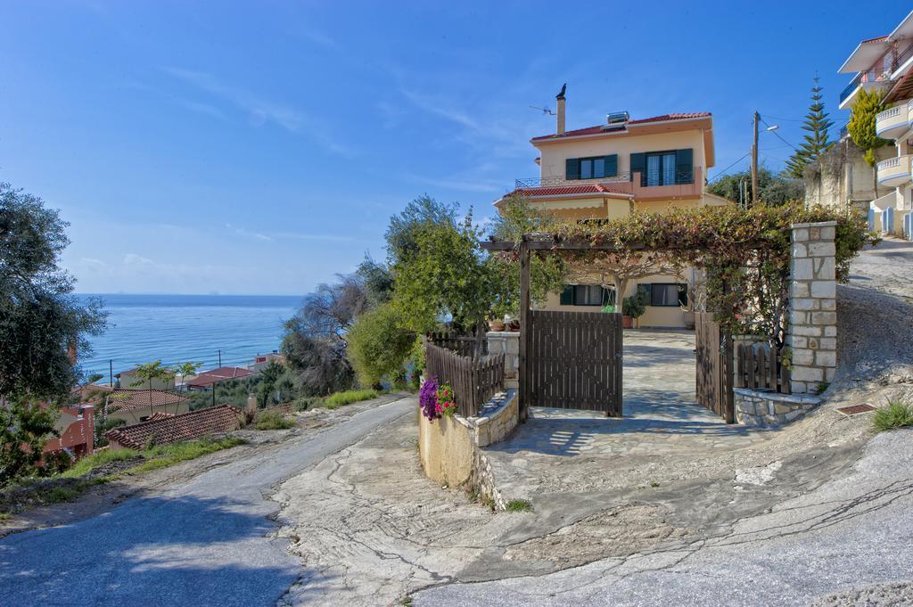 Villa Giovanni Паралия Враху Екстериор снимка