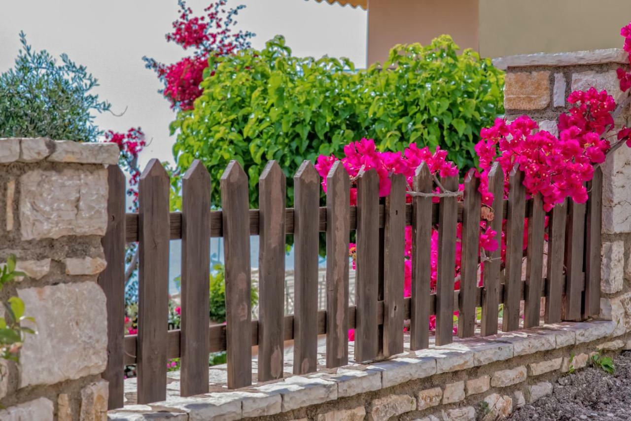 Villa Giovanni Паралия Враху Екстериор снимка